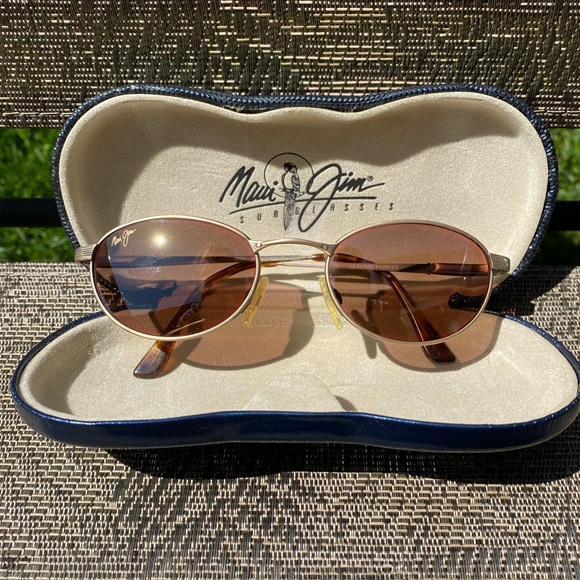 Vintage Maui Jim sunglasses display picture 1